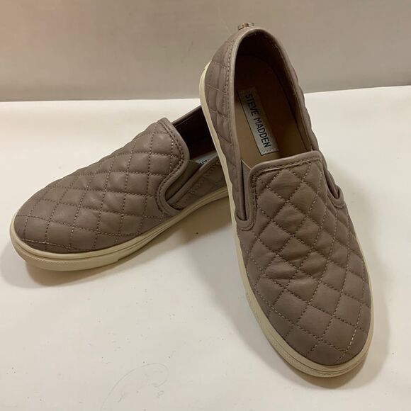 Steve Madden size 7 Tan Quilted Loafers - Picture 1 of 7